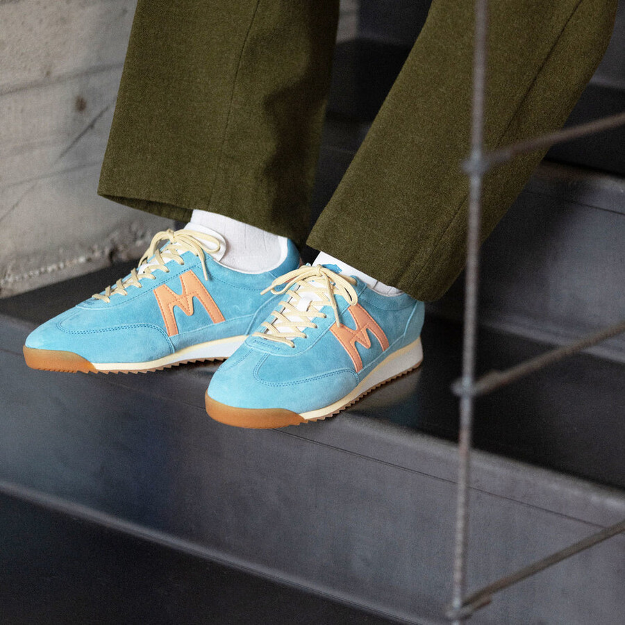 karhu mestari delphinium blu peach fuzz classic sneakers