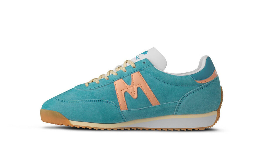 karhu mestari delphinium blu peach fuzz classic sneakers